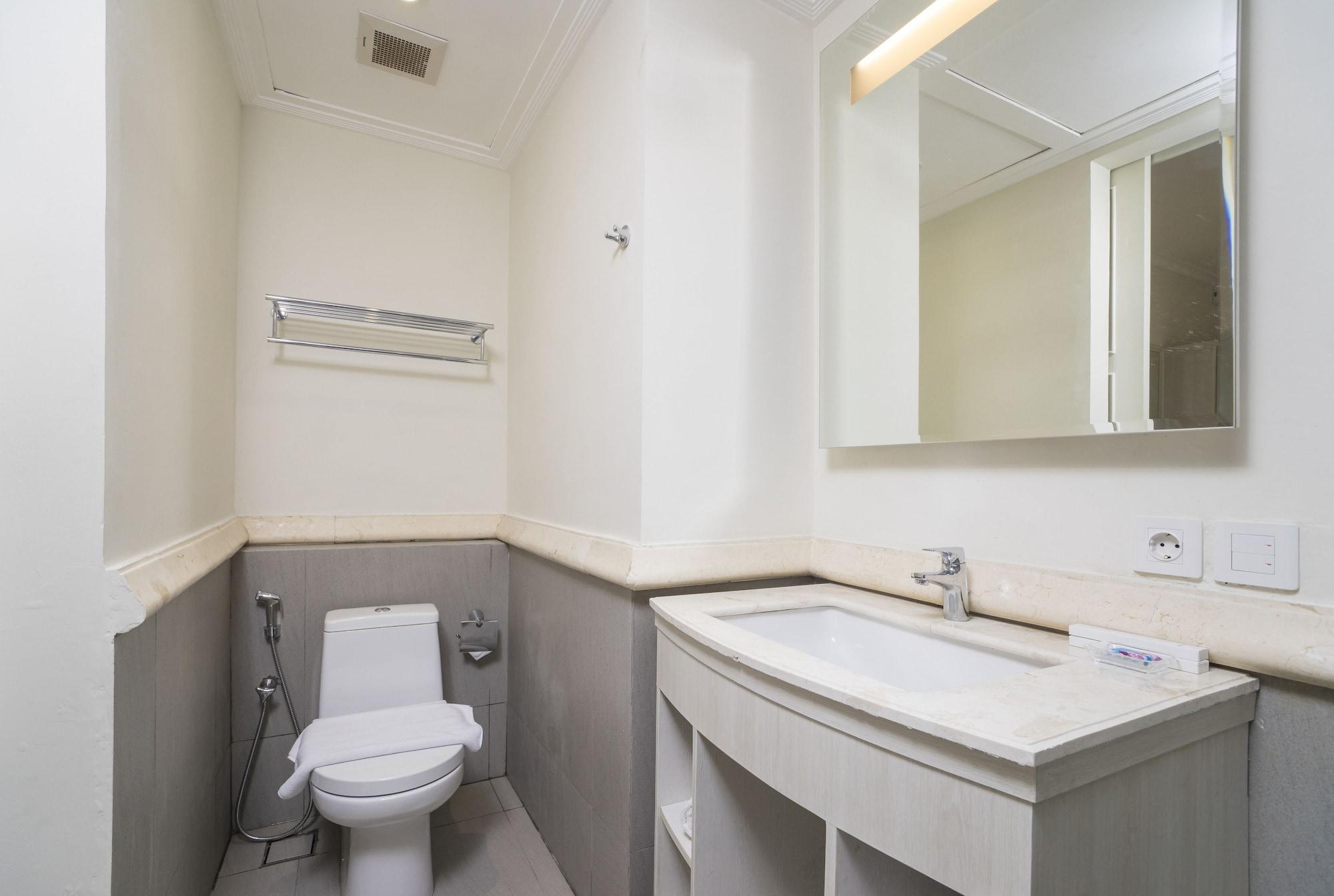 Alron Kuta Hotel 4*